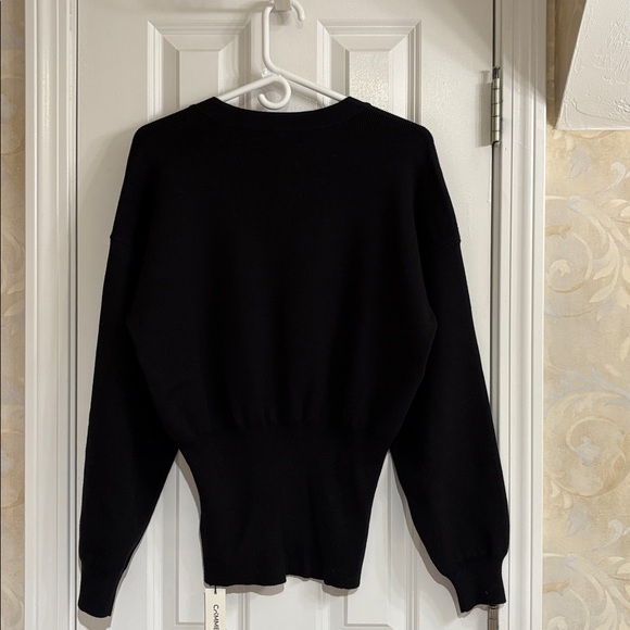 Commence Elegant Gold Metal Button V-neck Cardigan Black Sweater - Picture 7 of 10